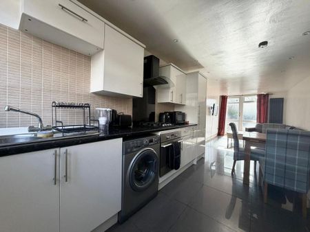 1 bedroom in a house share to rent - Photo 4