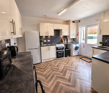 Stylish Home from Home House Share Room 4 (Front Left) - Photo 6