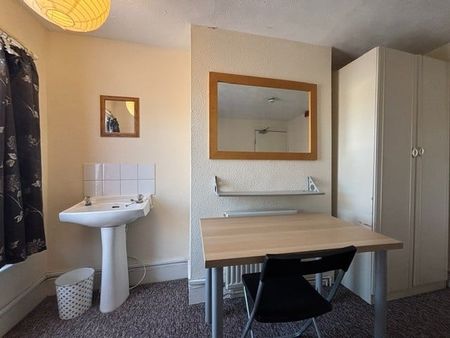 Room in a Shared House, Lorne St, RG1 - Photo 3