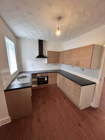 2 bedroom terraced house to rent - Photo 2