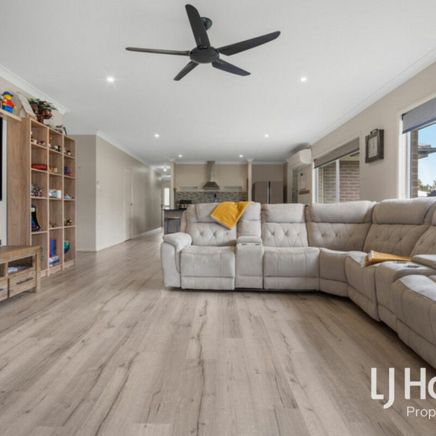 Large Family Home with Side Access - Walking Distance to Schools - Photo 1