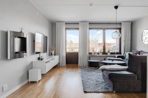 Rondovägen, Skogås - Photo 1