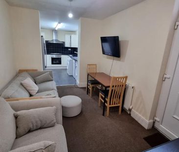 6 bedroom terraced house to rent - Photo 3