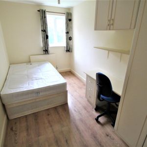 2 Bed Flat, Pennington Court, LS6 - Photo 2