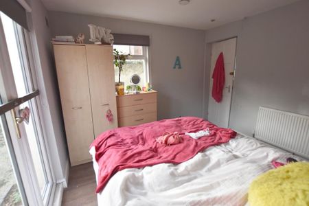 2 bedroom ground floor flat to rent - Photo 4