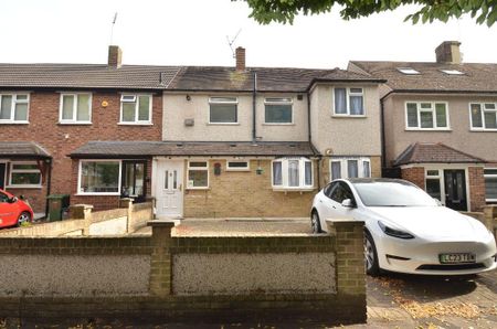 4 bedroom semi-detached house to rent - Photo 2