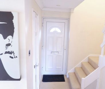 Terraced House to rent on - Photo 6