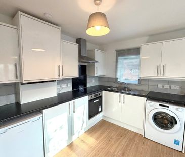 High Street - Photo 3