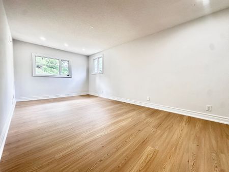 For Lease - 1319 Cumnock Crescent, Oakville, Ontario - Photo 4