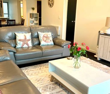 Beachfront Spacious Fully Furnished Immaculate Apartment! - Photo 4