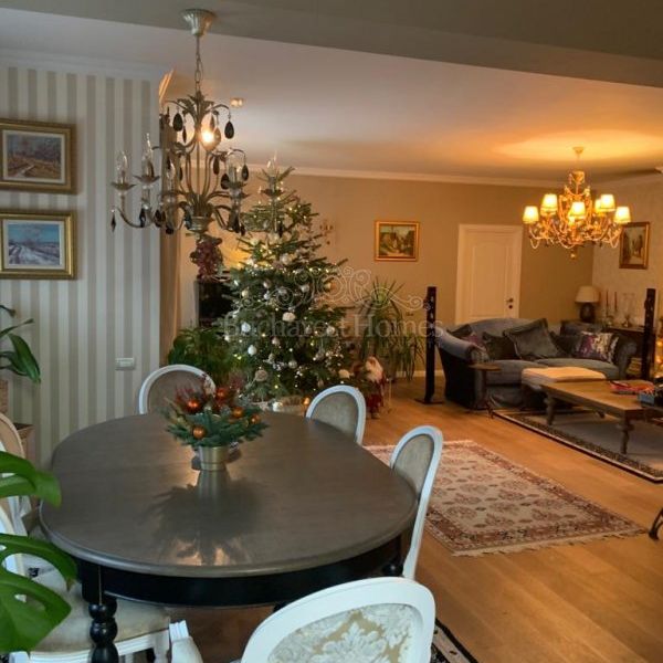 Lovely Four Bedroom House with Garden - Mogosoaia - Photo 1