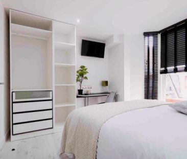 6 Beds 3 Baths - Photo 3