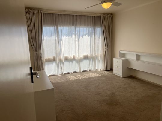 2-Bedroom Unit – Short Walk to Henley Beach - Photo 1