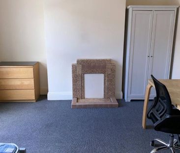 4 bedroom terraced house to rent - Photo 3