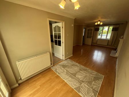 3 bedroom semi-detached house to rent - Photo 3