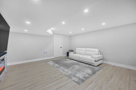 For Lease - 4 BRONZE BIRD Crescent, Clearview, Ontario - Photo 5