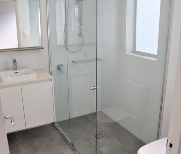 Stunning 3-Bedroom Townhouse! - Photo 6