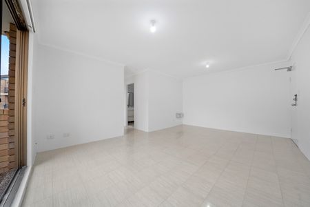 Renovated 2 Bedroom Unit In Security Complex - Photo 4