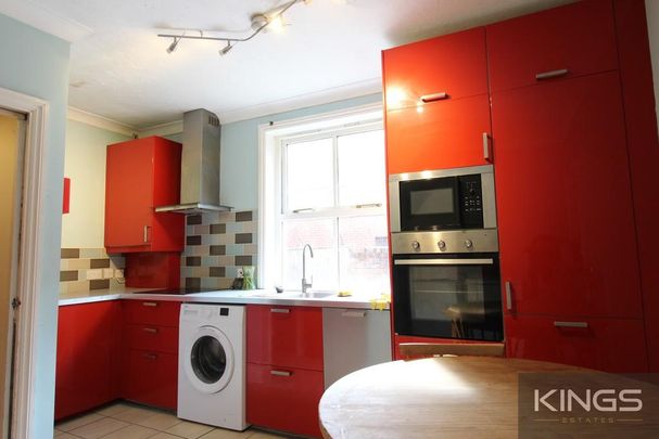 4 bedroom terraced house to rent - Photo 1