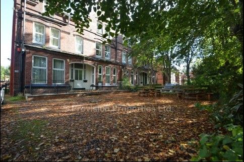 14 Bedroom Student House Properties Hyde Park Leeds - Photo 1