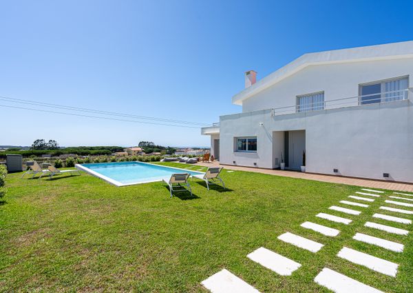 MORADIA T4 PRÓXIMO AO MAGOITO - SINTRA - SÃO JOÃO LAMPAS - CONDOMÍNIO FECHADO E VISTA MAR