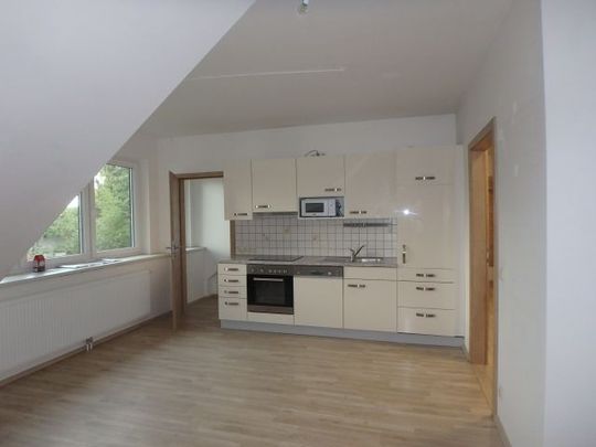 DACHGESCHOSSWOHNUNG MIT GEMEINSCHAFTSGARTEN IN AUSGEZEICHNETER WOHNLAGE - Photo 1