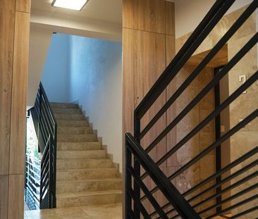 Komfortowy 4-pokojowy apartament z dużym garażem - Zdjęcie 1