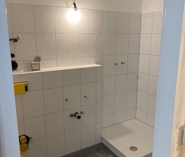 Alles neu !! 2 Zimmer-Wohnung mit viel Stellplatz, separater Küche ... - Foto 1