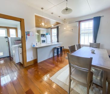 Cozy 3-Bedroom bungalow with Bonus Family Room - Photo 2