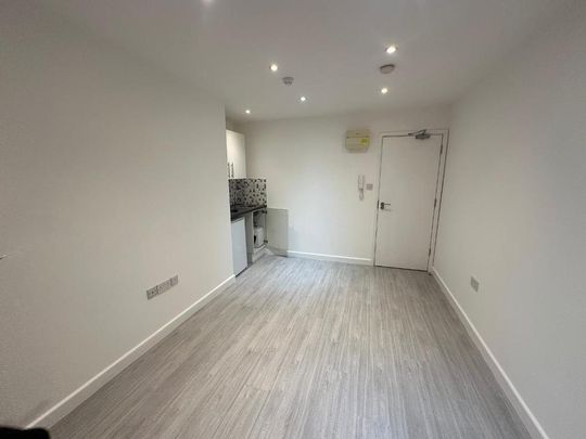 Studio to rent - Photo 1