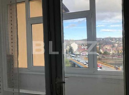 Apartament 4 camere decomandate, garaj, vis a vis de Sala Polivalenta - Fotografie 2
