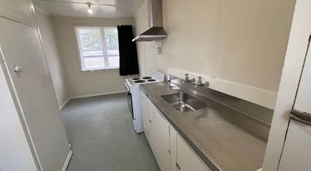 Two bedroom home in Camberley - Photo 3