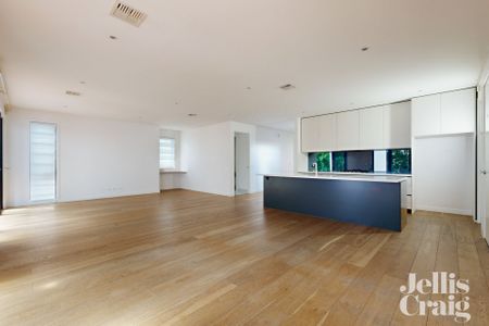 28 Ellsworth Crescent, Camberwell - Photo 2