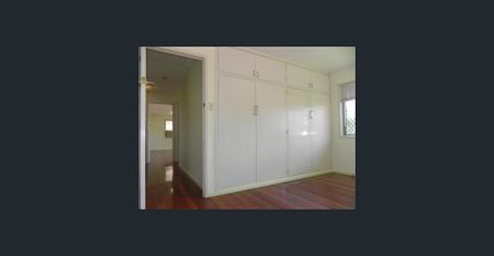 LARGE HOME, AIR CONDITIONED & LOADS OF STORAGE SPACE - Photo 3