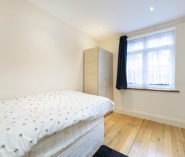 4 bedroom semi-detached house to rent - Photo 5