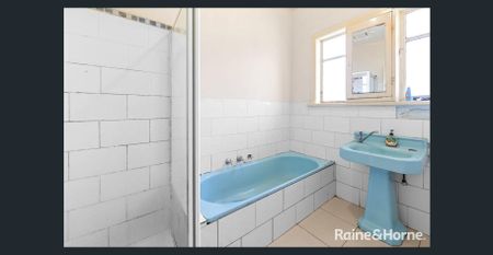 Centrally located! - Photo 4