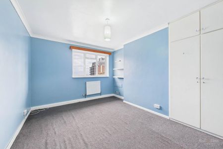 3 bedroom flat to rent - Photo 5
