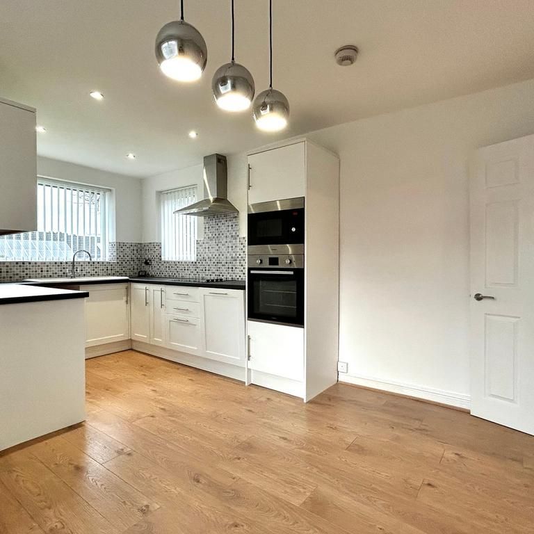 2 bedroom detached bungalow to rent - Photo 1