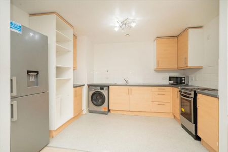 3 bedroom flat to rent - Photo 5