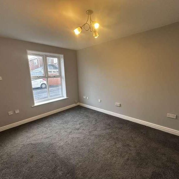 Buckingham Grove, Grimsby, DN33 - Photo 1