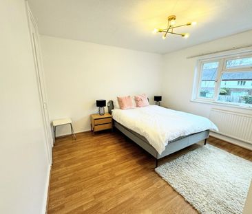 3 Bed Terraced House, Storks Road, SE16 - Photo 4
