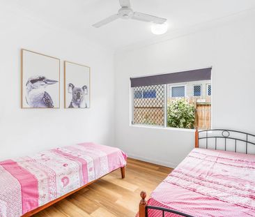 Four bedroom family home - Photo 3