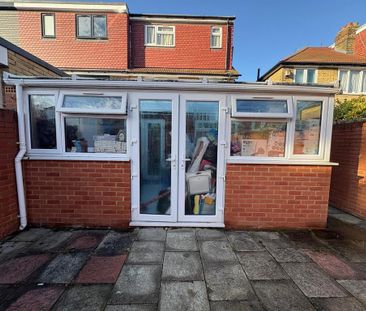 4 bedroom semi-detached house to rent - Photo 4