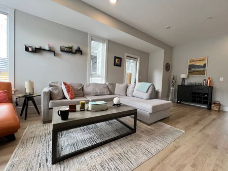 3 bed/3 bath Townhouse in Lake Country - Photo 4