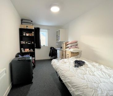 3 bedroom flat to rent - Photo 3