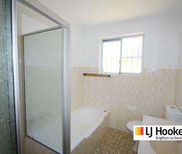 REFRESHED TWO BEDROOM APARTMENT WITH LEAFY OUTLOOK - Photo 6