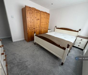 1 bedroom in a flat share to rent - Photo 4