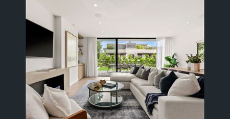 Whole Floor Luxurious Bespoke 3- Bed Garden Residence with Separate Media Room - Photo 3