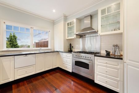 10 Cunningham Street, BOX HILL - Photo 3