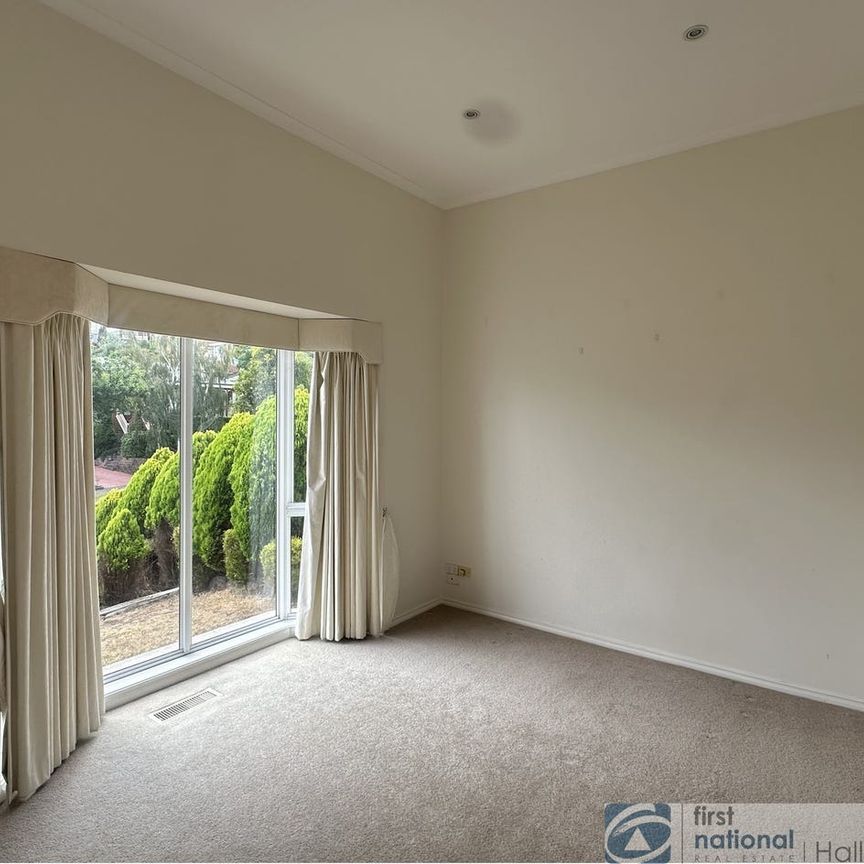 Spacious Split-Level Family Home in Prime Berwick Location - Photo 1